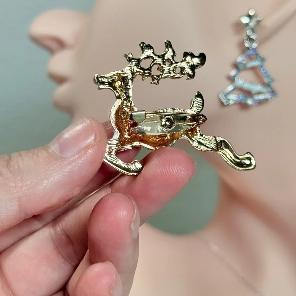 ⚜️ Cute Minimalist Christmas Brooch 🎄 - Picture 5 of 5